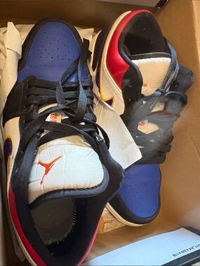 Nike Low-Top Sneakers in Blue, Black & Red